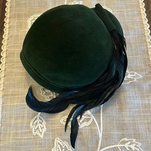 Vintage Dark Green Suede Feather Hat 1940s 1950s